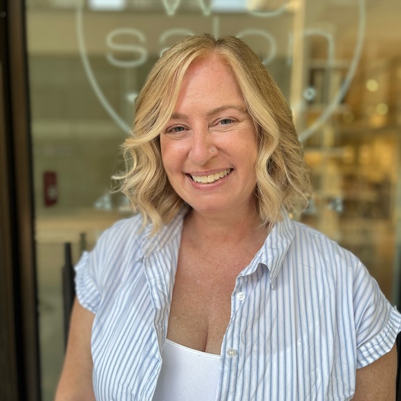 Meet your Posher, Lisa - Picture 2 of 2